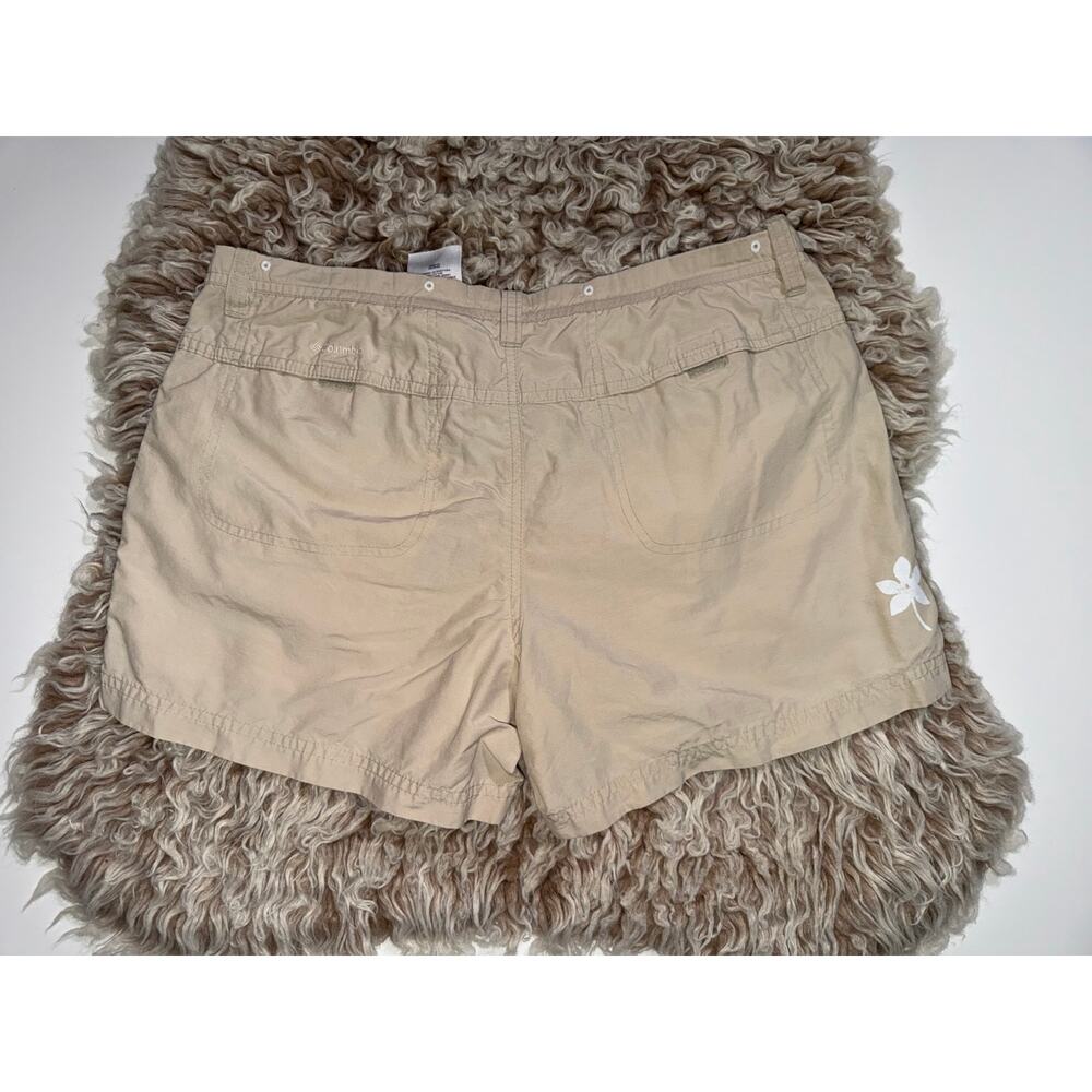 Columbia women’s tan light weight shorts - Picture 11 of 12